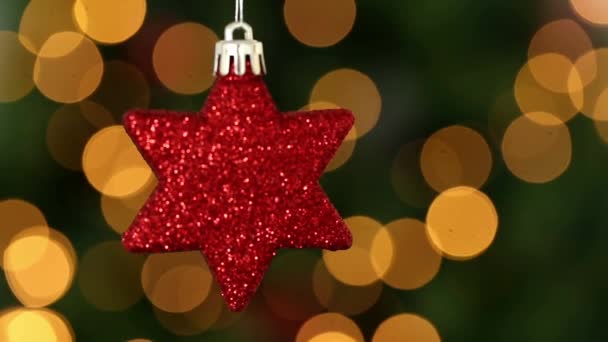 Animatie Van Rode Ster Kerstbal Decoratie Oranje Vlekken Van Licht — Stockvideo