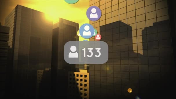 Animering Sociala Medier Ikoner Och Siffror Över Stadsbilden Globalt Online — Stockvideo