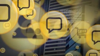 Şehir manzarası üzerinde simgelerin canlandırılması. ticari, ağ, bağlantılar, teknoloji ve dijital arayüz kavramı dijital olarak oluşturulmuş video.