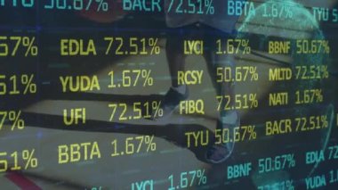 Basketbolcu üzerinden veri işleme animasyonu. global spor, dijital arayüz ve veri işleme kavramı dijital olarak oluşturulmuş video.