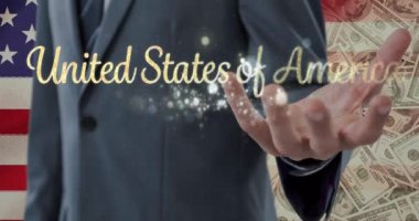 Amerika Birleşik Devletleri 'nin animasyonu eline ve Amerikan bayrağına ulaşan adamın üzerine yazılmış bir metin. Vatanseverlik ve kutlama konsepti dijital olarak oluşturulmuş video.