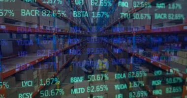 Depoda çalışan insanların veri işleme animasyonları. küresel sevkiyat, dağıtım ve bağlantılar konsepti dijital olarak oluşturulmuş video.