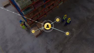 Depoda çalışan insanlar üzerindeki bağlantı ağının animasyonu. küresel gönderim ve bağlantılar konsepti dijital olarak oluşturulmuş video.