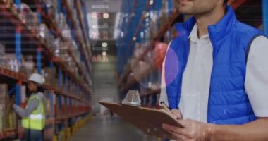 Depoda çalışan insanların veri işleme animasyonları. küresel sevkiyat, dağıtım ve bağlantılar konsepti dijital olarak oluşturulmuş video.