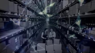 Depo çalışanları üzerindeki bağlantı ağının animasyonu. küresel gönderim ve bağlantılar konsepti dijital olarak oluşturulmuş video.