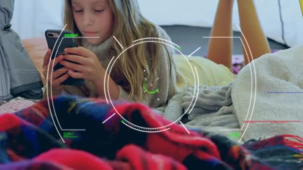 Animação Digitalização Escopo Processamento Dados Sobre Mulher Usando Smartphone Conexões — Vídeo de Stock