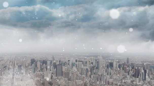 Modern Şehrin Üzerinde Mavi Gökyüzüne Süzülen Beyaz Işık Lekelerinin Animasyonu — Stok video
