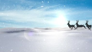 Noel Baba 'nın kızaktaki animasyonu ve karlı kış manzarasının üzerinden geçen ren geyiği. Noel, gelenek ve kutlama konsepti dijital olarak oluşturuldu.