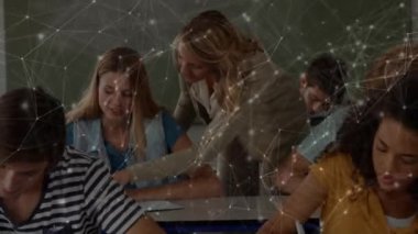 Üniversitedeki öğretmen ve öğrencilerin bağlantı ağının animasyonu. küresel eğitim ve bağlantılar konsepti dijital olarak oluşturulmuş video.