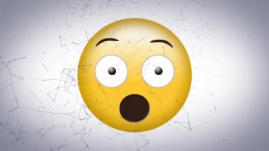 Bağlantı ağı üzerinden korkmuş emoji simgesinin animasyonu. küresel sosyal medya ve iletişim konsepti dijital olarak oluşturulmuş video.