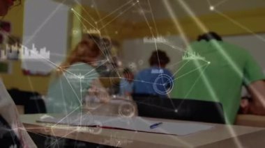 Öğrencilerin öğrenmesi üzerine bağlantı ağının animasyonu. küresel eğitim, dijital arayüz ve bağlantılar dijital olarak oluşturulmuş video konsepti.