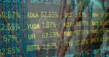 Boş bir depoda veri işleme animasyonu. küresel sevkiyat, dağıtım ve bağlantılar konsepti dijital olarak oluşturulmuş video.