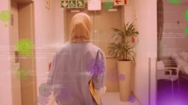 Hastanedeki hasta ve doktor üzerinde Coperid 19 hücre ve veri animasyonu. küresel covid 19 salgın, ilaç ve sağlık hizmetleri konsepti dijital olarak oluşturulmuş video.