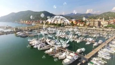 İHA ve liman üzerindeki parsel üzerinden bağlantı ağının animasyonu. küresel gönderim, iş, dijital arayüz, teknoloji ve ağ konsepti dijital olarak oluşturulmuş video.