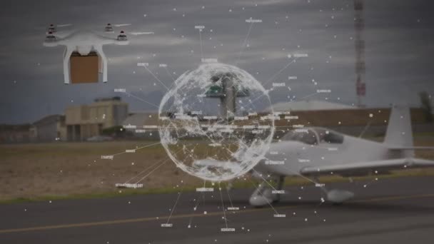 Animasi Jaringan Koneksi Melalui Drone Dengan Paket Atas Apron Bandara — Stok Video
