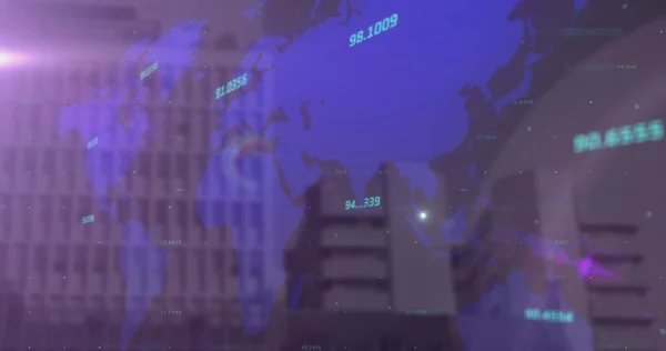 Flera Nummer Flyter Över Världskartan Mot Höga Byggnader Bakgrunden Global — Stockfoto