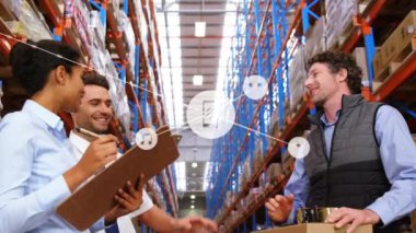 Depoda çalışan insanlar üzerindeki simgelerle bağlantılı ağların animasyonu. küresel gönderim ve bağlantılar konsepti dijital olarak oluşturulmuş video.