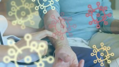 Doktor ve hasta üzerinde covid 19 hücre animasyonu. küresel sağlık ve sağlık hizmetleri kavramı dijital olarak üretilen video.