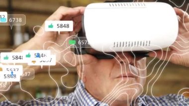 VR kulaklık takan son sınıf öğrencisinin dış hatları ve sosyal ağ bildirimleri. küresel iletişim ve ağ teknolojisi arayüzü kavramı dijital olarak oluşturulmuş video.