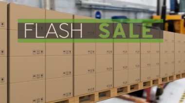 Taşıyıcı banttaki karton kutuların üzerindeki flash satış metninin animasyonu. küresel dağıtım, nakliyat, alışveriş ve satış konsepti dijital olarak oluşturulmuş video.