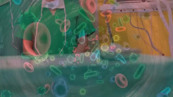Animatie Van Viruscellen Zwevend Lachende Artsen Global Covid Pandemisch Concept — Stockvideo
