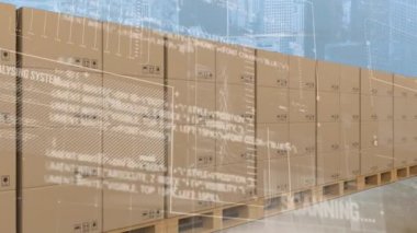 Taşıyıcı banttaki karton kutuların üzerinden geçen istatistiklerin animasyonu. küresel gönderim ve bağlantılar konsepti dijital olarak oluşturulmuş video.