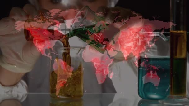 Animering Världskarta Över Vetenskapsman Ansiktsmasker Globalt Covid Koncept För Pandemi — Stockvideo
