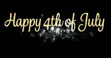 Altın el yazısının dijital görüntüsü Mutlu 4 Temmuz kutlamaları ve ekranda siyah arka planda hareket eden gümüş bokeh ışıkları. 