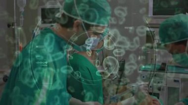 Ameliyat sırasında doktorların üzerinde dolaşan virüs hücrelerinin animasyonu. küresel covid 19 salgın konsepti dijital olarak oluşturulmuş video.