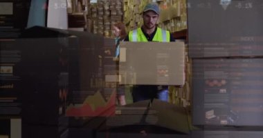 Kutuları arabaya koyan adamın veri işleme animasyonu. küresel sevkiyat, dağıtım ve bağlantılar konsepti dijital olarak oluşturulmuş video.