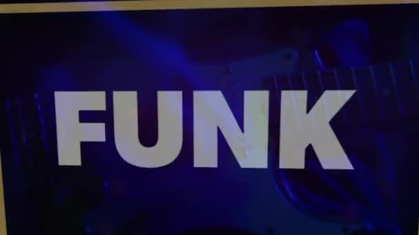 Animation Von Funk Text Über Mann Der Gitarre Spielt Social — Stockvideo