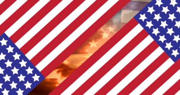 アメリカの国旗と日没の上を移動するアメリカの縞模様のアニメーション アメリカの愛国心独立とお祝いの概念デジタルで生成されたビデオ — ストック動画