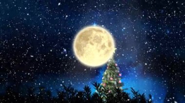 Noel Baba 'nın üzerine yağan kar, ren geyiği ve ay ile birlikte kızakla yağıyor. Noel, gelenek ve kutlama konsepti dijital olarak oluşturuldu.