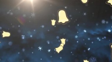 Birden fazla Noel çanı simgesi kar taneleri ikonlarına ve mavi arkaplandaki ışık noktalarına düşüyor. Noel şenliği ve kutlama konsepti