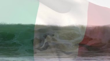 Sahilde dalgalanan İtalyan bayrağının animasyonu. seyahat, tatiller, vatanseverlik ve dijital olarak üretilen video konsepti.