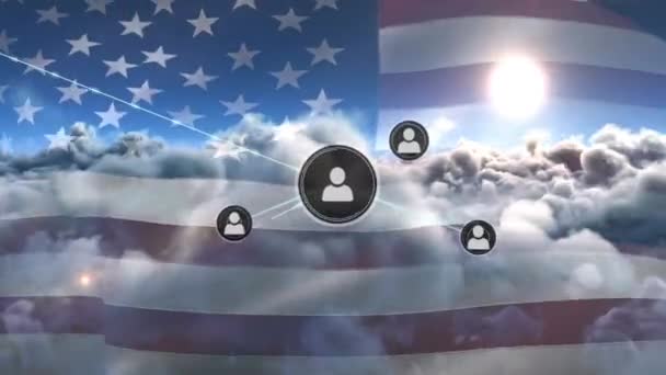 Abd Bayrağı Bulutları Üzerinde Insanlarla Simgelerin Bağlantı Ağının Animasyonu Küresel — Stok video