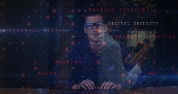 ハッカーやコンピュータ技術者に対するサイバー攻撃警告によるデータ処理のアニメーション 世界的なインターネットセキュリティサイバー犯罪データ処理技術概念デジタルで生成されたビデオ — ストック動画