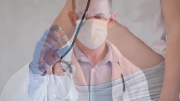 Animering Manlig Läkare Som Håller Covid Vaccin Mot Gravida Kvinnor — Stockvideo