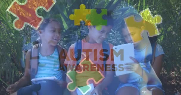 Animacja Kolorowych Elementów Układanki Tekst Autyzmu Nad Przyjaciółmi Dzieci Pomocą — Wideo stockowe
