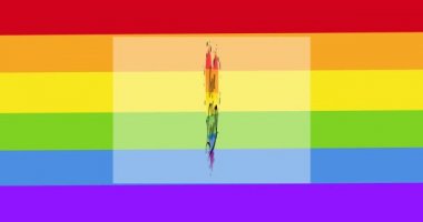 Aşkın animasyonu, gökkuşağı çizgileri üzerinde kalbi olan aşk metnidir. lgbtq gurur ve eşitlik kutlaması konsepti dijital olarak oluşturulmuş video.