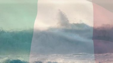 Sahilde dalgalanan İtalyan bayrağının animasyonu. seyahat, tatiller, vatanseverlik ve dijital olarak üretilen video konsepti.