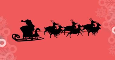 Kırmızı zemine yağan karlar üzerinde ren geyiği olan Noel Baba 'nın kızakta canlandırması. Noel, gelenek ve kutlama konsepti dijital olarak oluşturuldu.