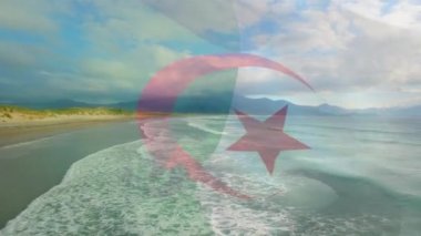 Sahilde dalgalanan Cezayir bayrağının canlandırması. seyahat, tatiller, vatanseverlik ve dijital olarak üretilen video konsepti.