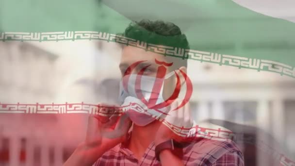 Анимация Флага Ирана Размахивающего Над Человеком Маске Время Пандемии Ковида — стоковое видео