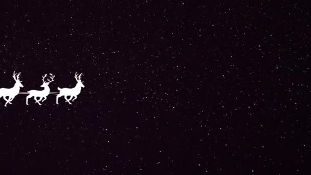Сніг Падає Над Санта Клаусом Санчатах Тягнеться Оленями Чорний Фон — стокове відео