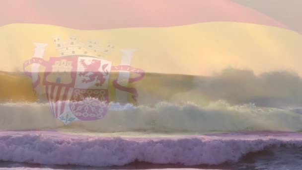 Анимация Флага Испании Дующего Над Морским Пейзажем Путешествия Праздники Патриотизм — стоковое видео