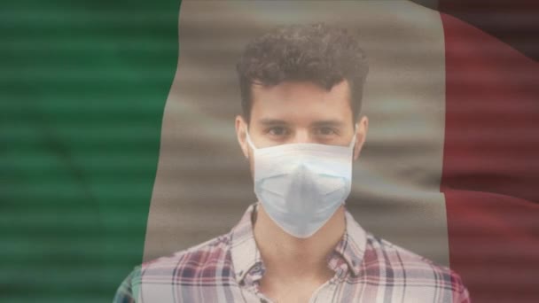 Анимация Флага Италии Размахивающего Над Человеком Маске Время Пандемии Ковида — стоковое видео