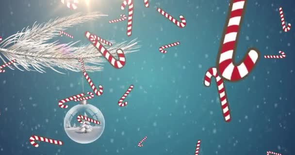 Suikerriet Pictogrammen Vallen Kerstboom Een Bauble Opknoping Een Tak Blauwe — Stockvideo