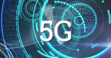 Mikroişlemci bağlantılarından yapılmış şekillerin üzerinde 5g kelimesinin resmi. dijital arayüz küresel bağlantılar kavramı dijital olarak oluşturulmuş görüntü.