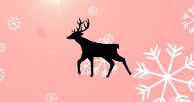 Kar yağarken ren geyiği animasyonu. Noel, kış, gelenek ve kutlama konsepti dijital olarak oluşturulmuş video.
